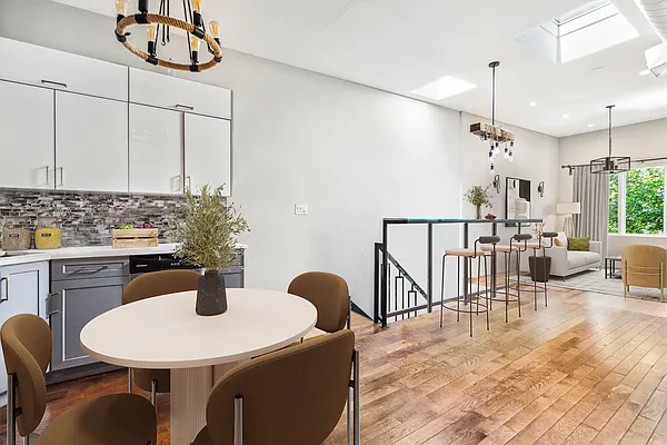 Rented by Freestone Property Group | media 25