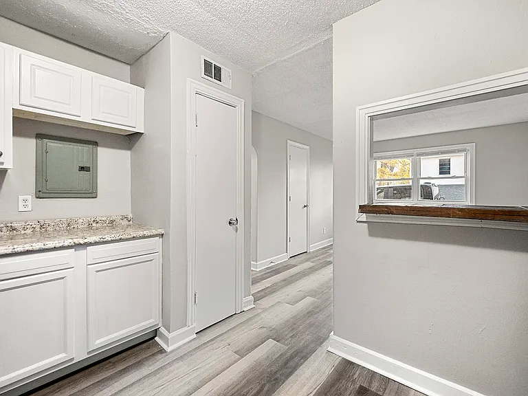 592 Cooper St SW #2 — Photo 6