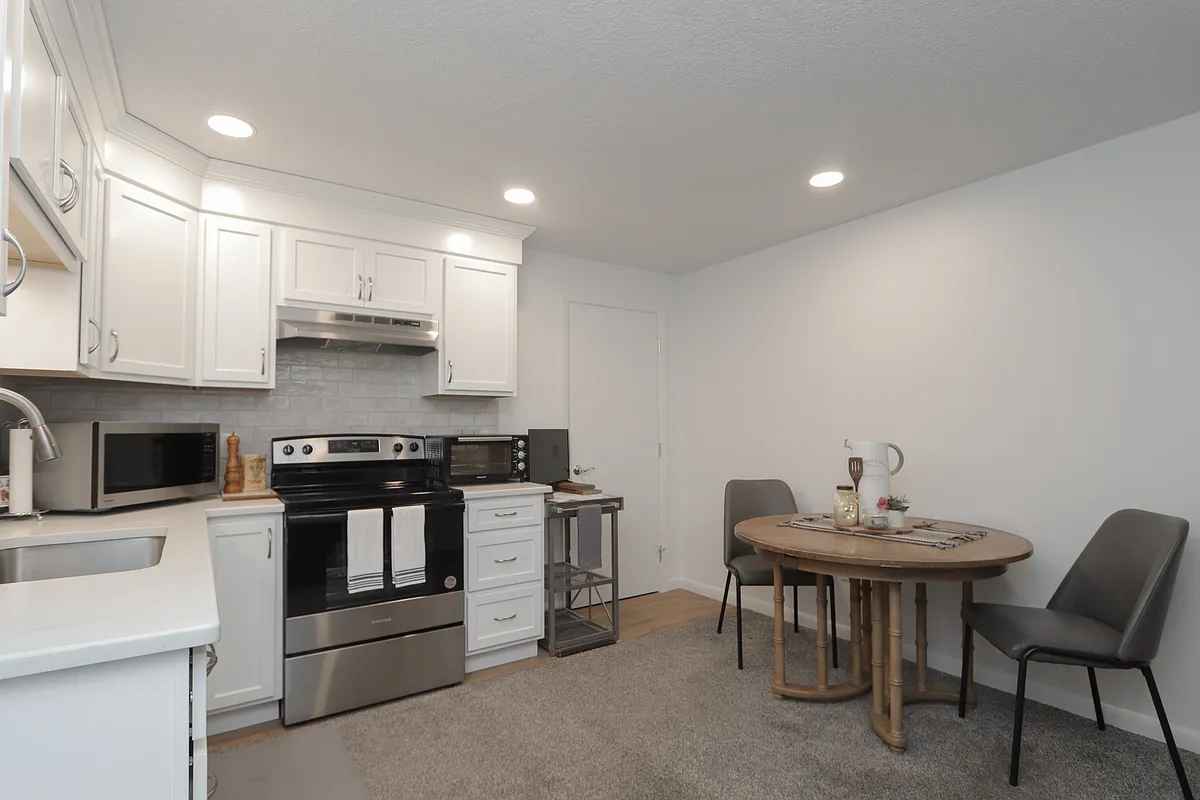 Building Photo - 159 Redfern Dr #2