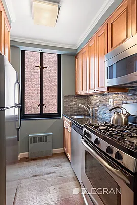 Sold by (Legacy) Elegran | media 4