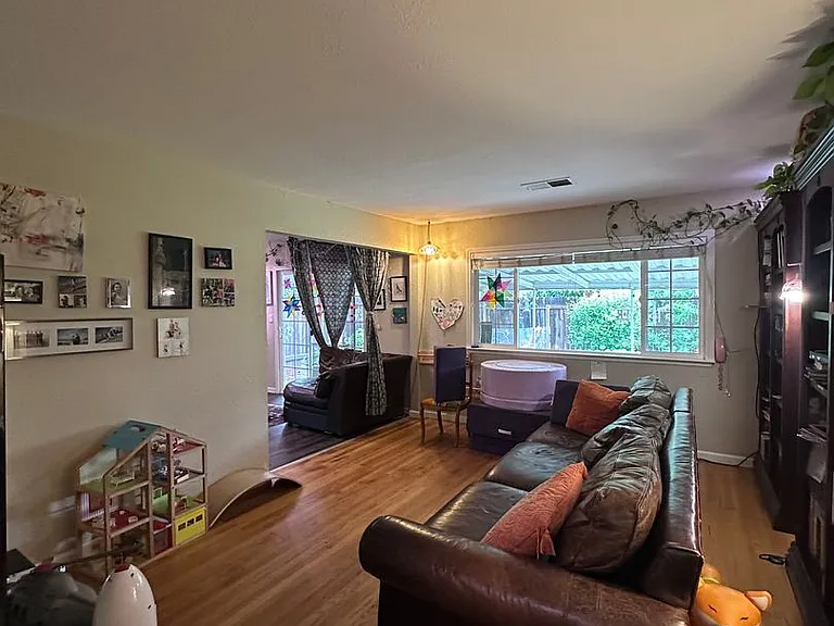 1506 Manzanita Ln — Photo 7