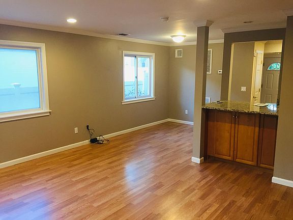 5th image of 18 Corchaug Ave #1
