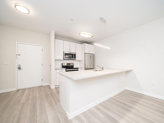 3rd image of 3 Bennett St #307
