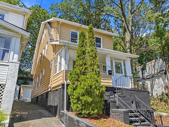 3rd image of 299 Smith St