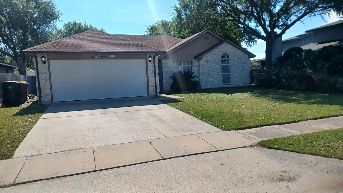 Building Photo - 2244 Ivy Dr