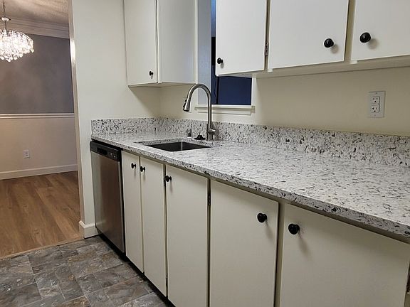 5th image of 415 N I St #302