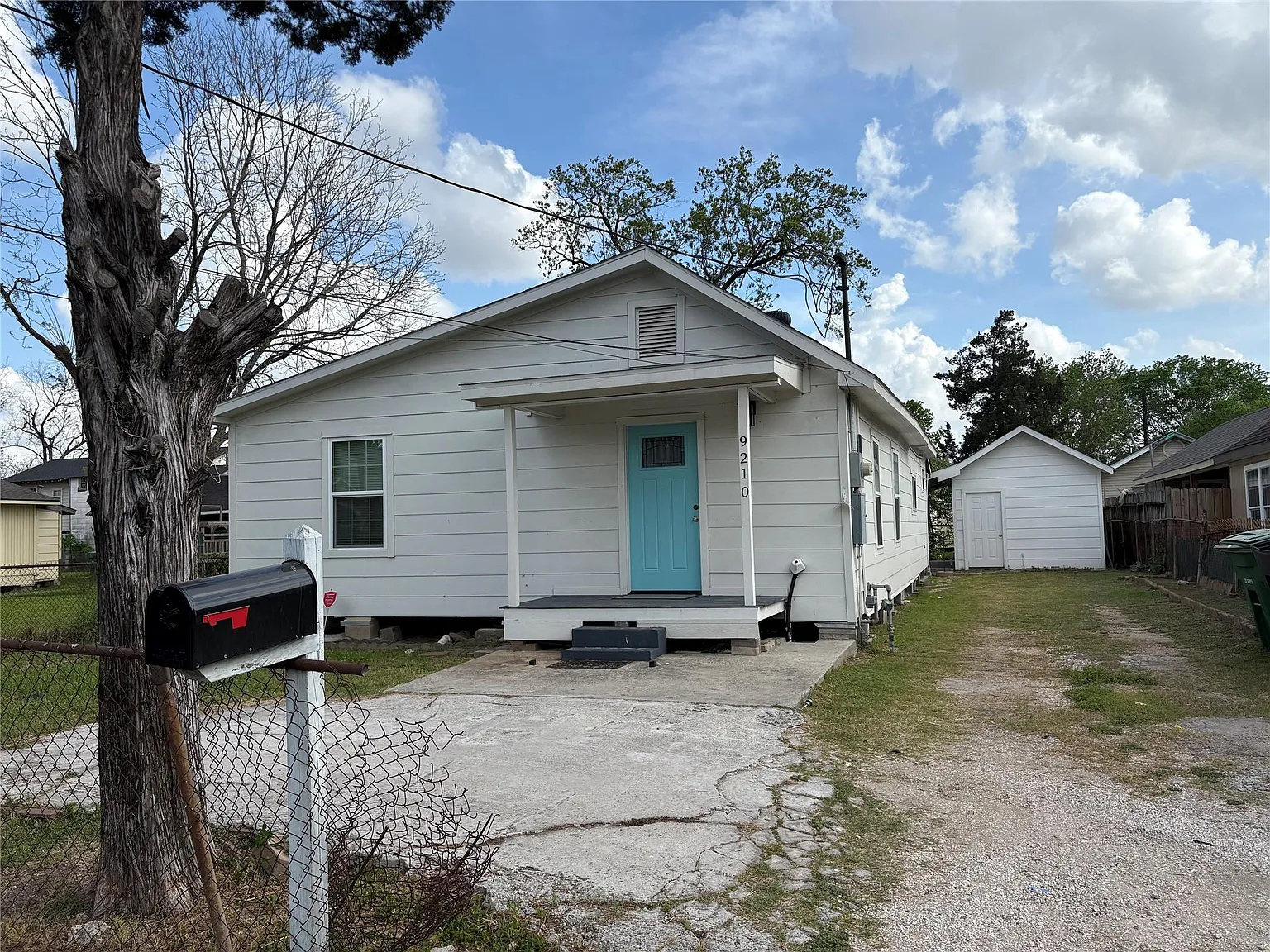 3 bed, 2.0 bath, 1421 sqft, $1,750 — Photo 1
