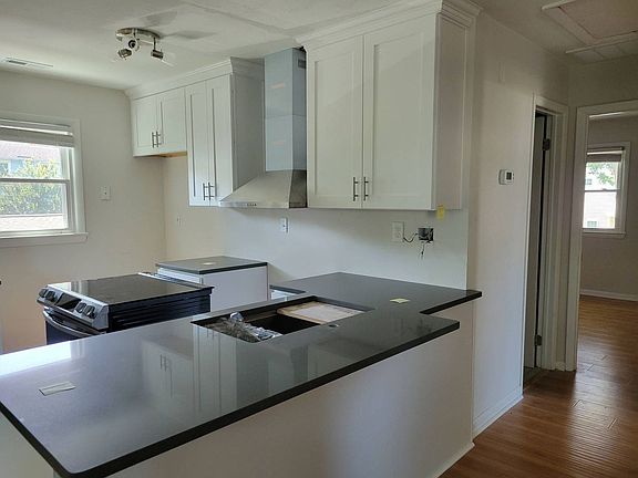 3rd image of 312 26th St #A