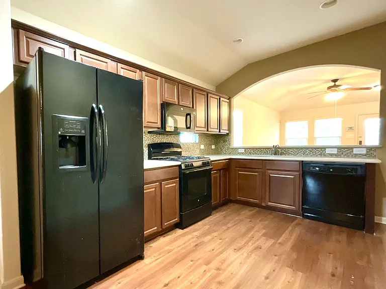 1058 Stone Br — Photo 9