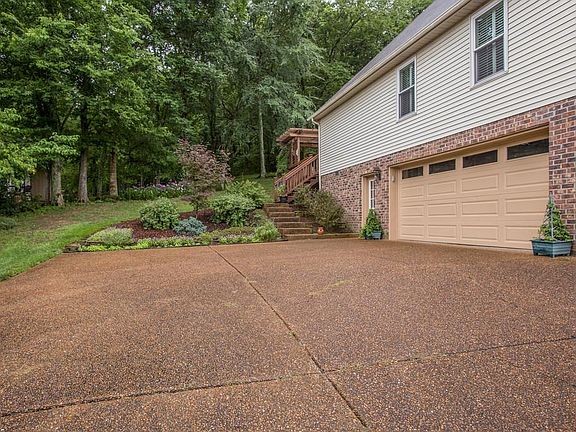 3rd image of 516 Cloverwood Ct