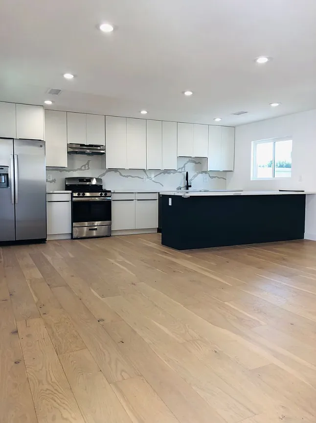 2 bed, 1000 sqft, $3,900 — Photo 2