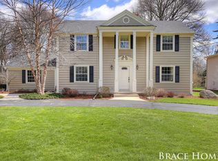 954 Oakleigh Rd NW, Grand Rapids, MI 49504
