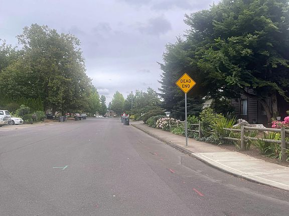 4th image of 516 & 518 S Maple St