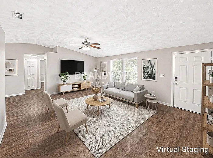 4 bed, 2.0 bath, 1920 sqft, $2,525 — Photo 3