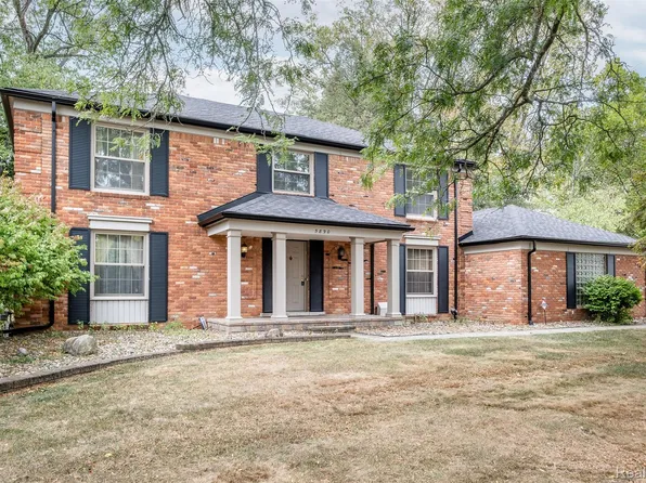 5890 Pinecroft Dr, West Bloomfield, MI 48322