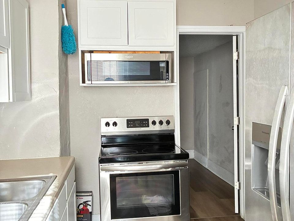 1st image of 1138 E 13TH Street
