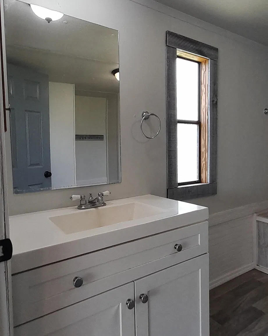 3 bed, 1200 sqft, $1,300 — Photo 4