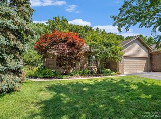 4702 Mulberry Woods Cir, Ann Arbor, MI 48105