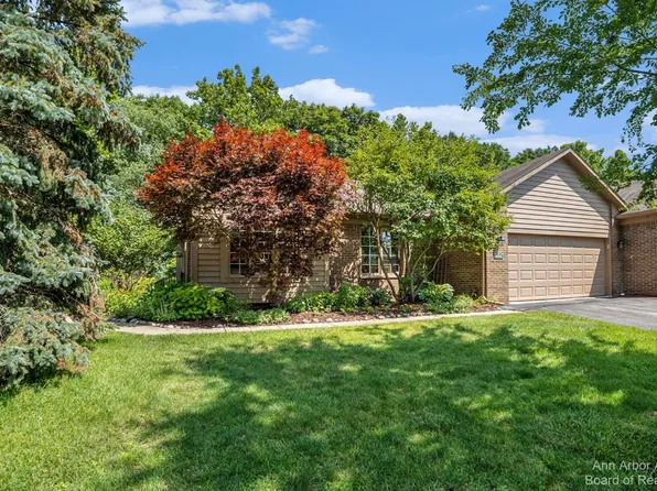 4702 Mulberry Woods Cir, Ann Arbor, MI 48105