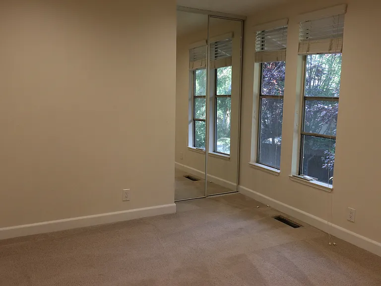 235 Red Oak Dr W #C — Photo 16