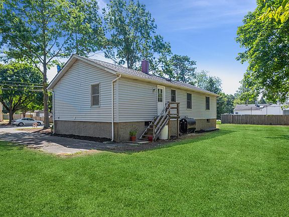 3rd image of 1129 Joselson Ave