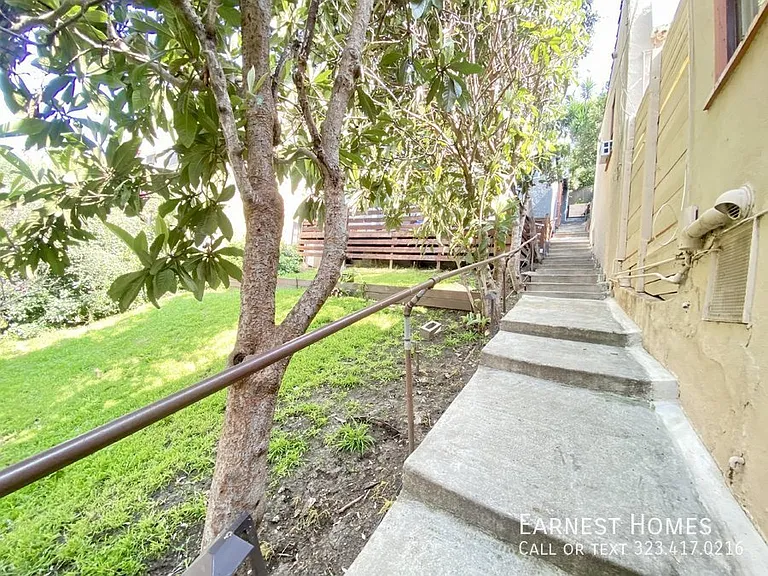 834 Laguna Ave #3/4 — Photo 18