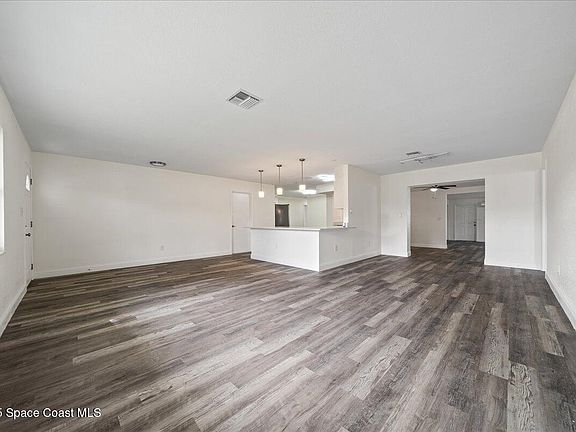 5th image of 472 Royal Palm Ct