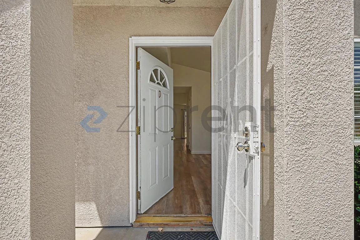 2 bed, 1.5 bath, 1000 sqft, $1,650 — Photo 4