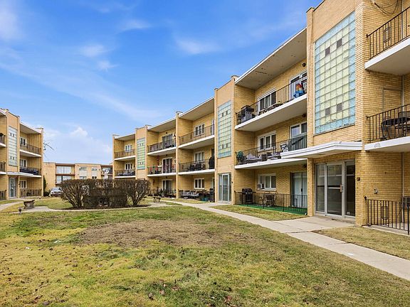 3rd image of 10300 S Pulaski Rd APT 110A