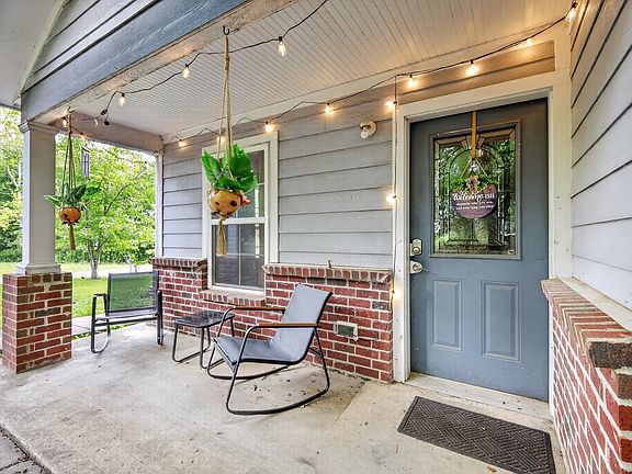3rd image of 119 Silver Leaf Cir