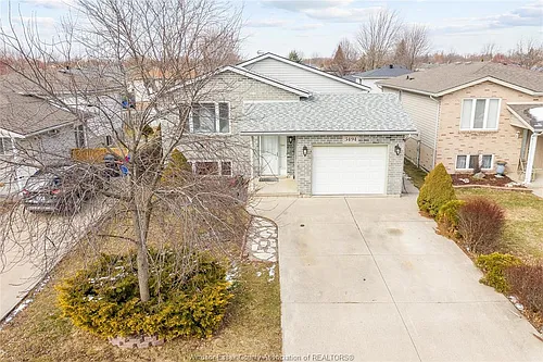 3494 Caribou Cres Photo 1