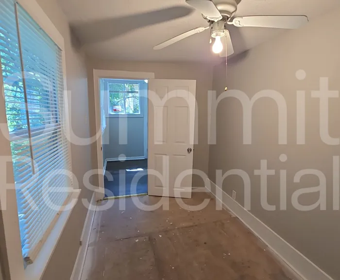 5011 E 39th Ter — Photo 16