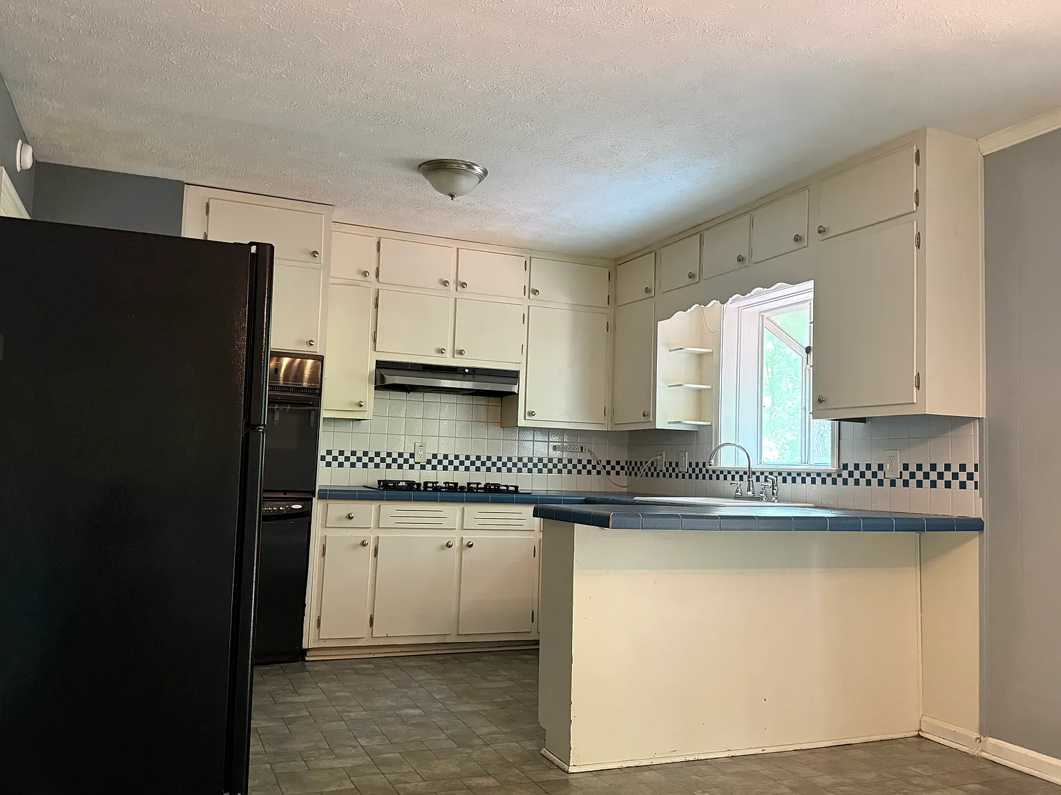 4 bed, 2.5 bath, $2,495 — Photo 4