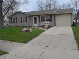 209 Penrose Dr, Kendallville, IN