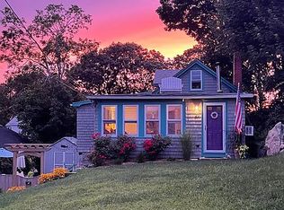 20 Winsor Ave, North Kingstown, RI 02852