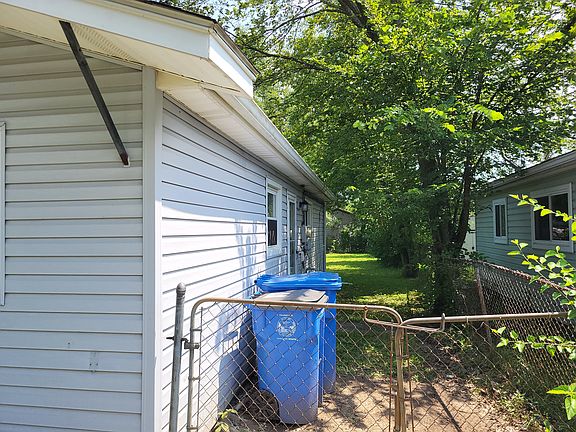 3rd image of 8152 Nightingale St