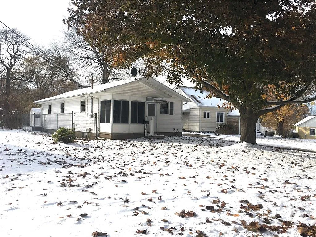 216 Harvey Ave photo 1