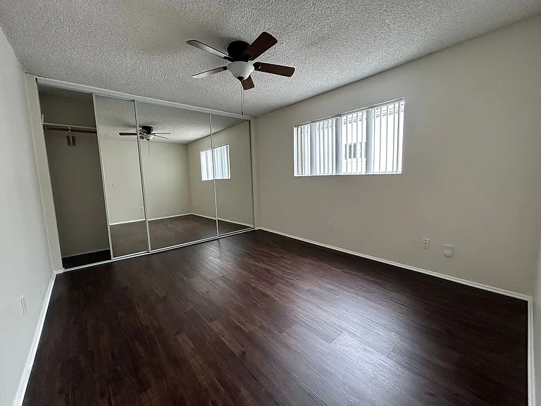 4945 Narragansett Ave — Photo 2