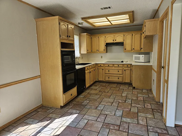 517 Vicki Ln — Photo 4