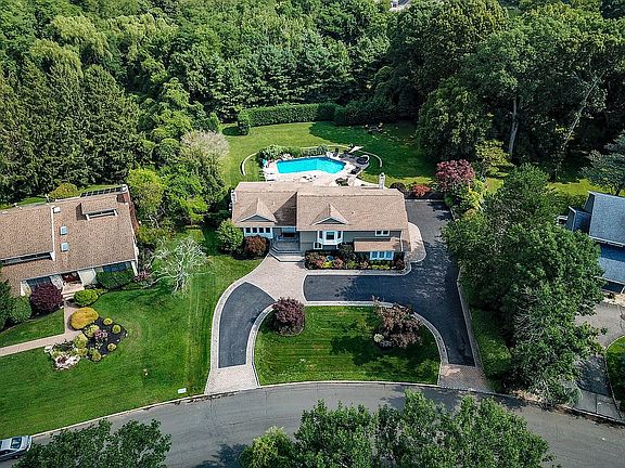 3rd image of 95 E Artisan Ave