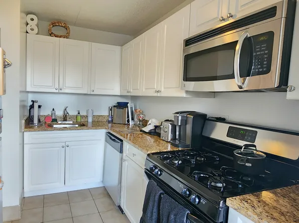 225 8th Avenue image 4 of 14