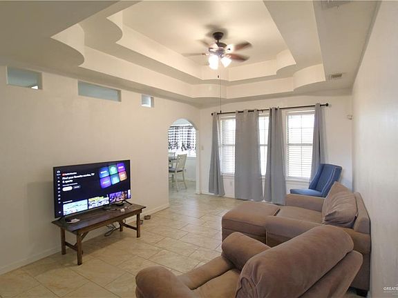 3rd image of 821 N 41st St