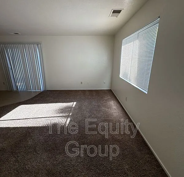 1577 E Cross Ave — Photo 2