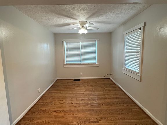 3rd image of 860 Parkway Dr