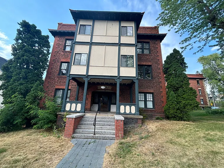 Historic Harold Apartments on Lower South Hill! — Photo 12