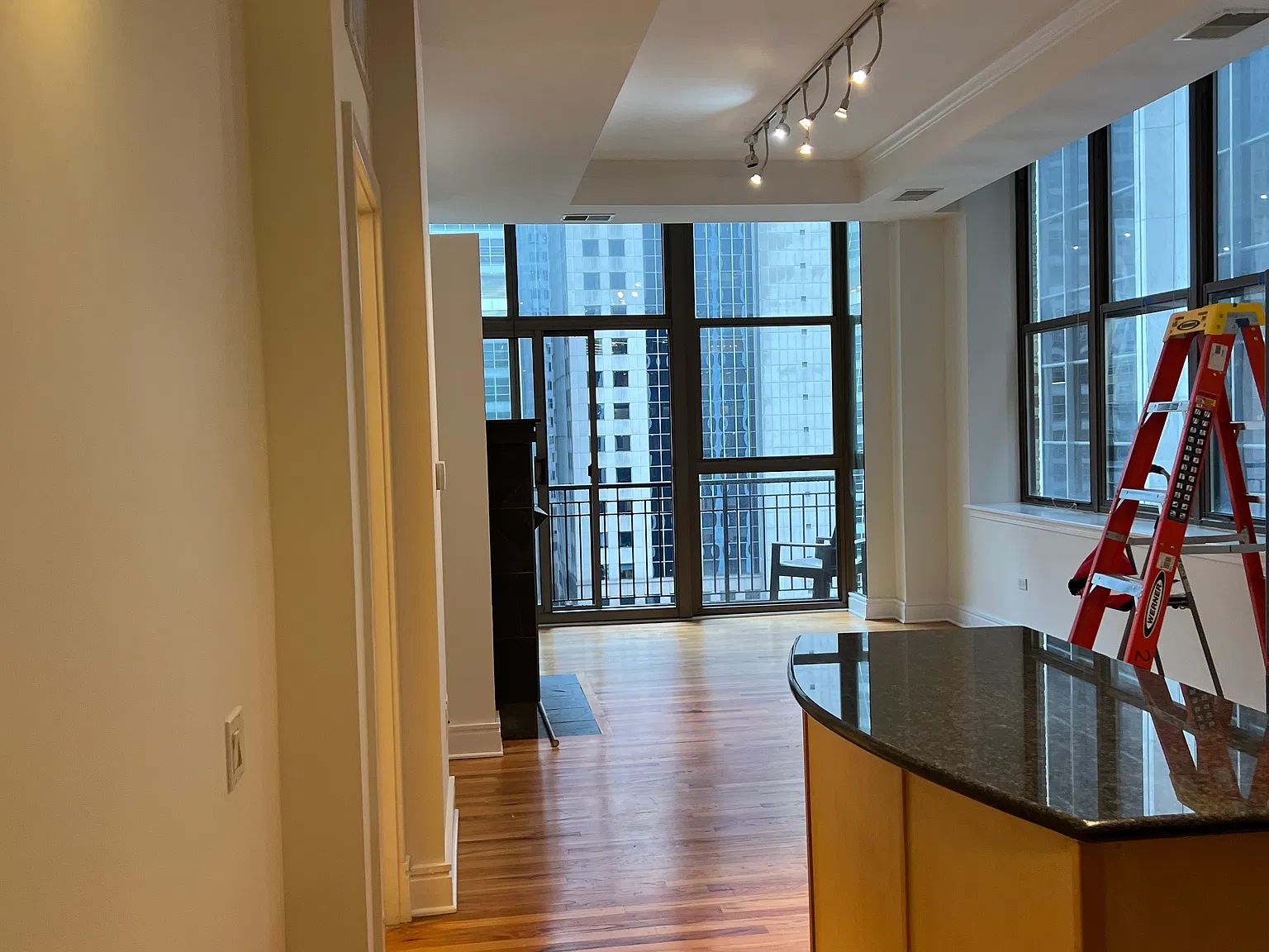 212 W Washington St — Photo 3