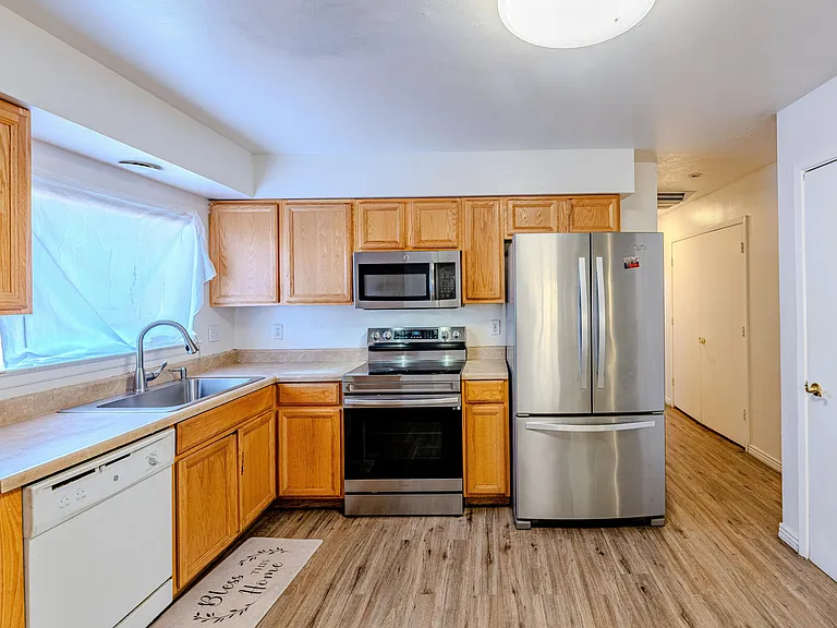 201 Burma Dr NE — Photo 12