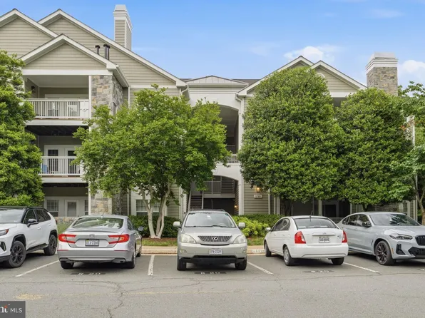 1720 Lake Shore Crest Dr APT 36, Reston, VA 20190