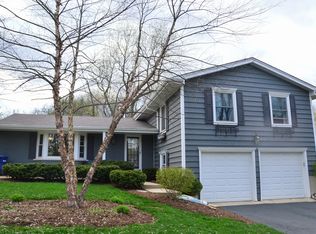 1540 Surrey Dr, Wheaton, IL 60189