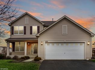 922 Galena Dr, Volo, IL 60073